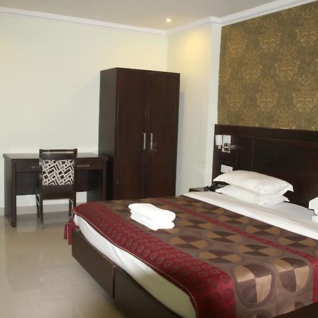 Celebration Hotel And Resort Rewa Екстер'єр фото